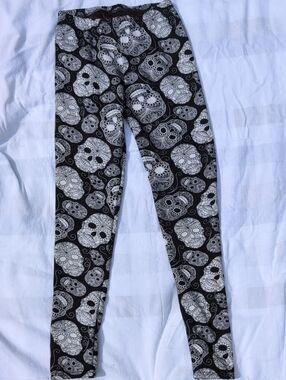 Women's Black Skull Print Leggings - Stylish Day of the Dead Pattern M